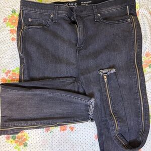 Torrid Jeans 14Short Sky High Skinny - Black w/ side Zipper